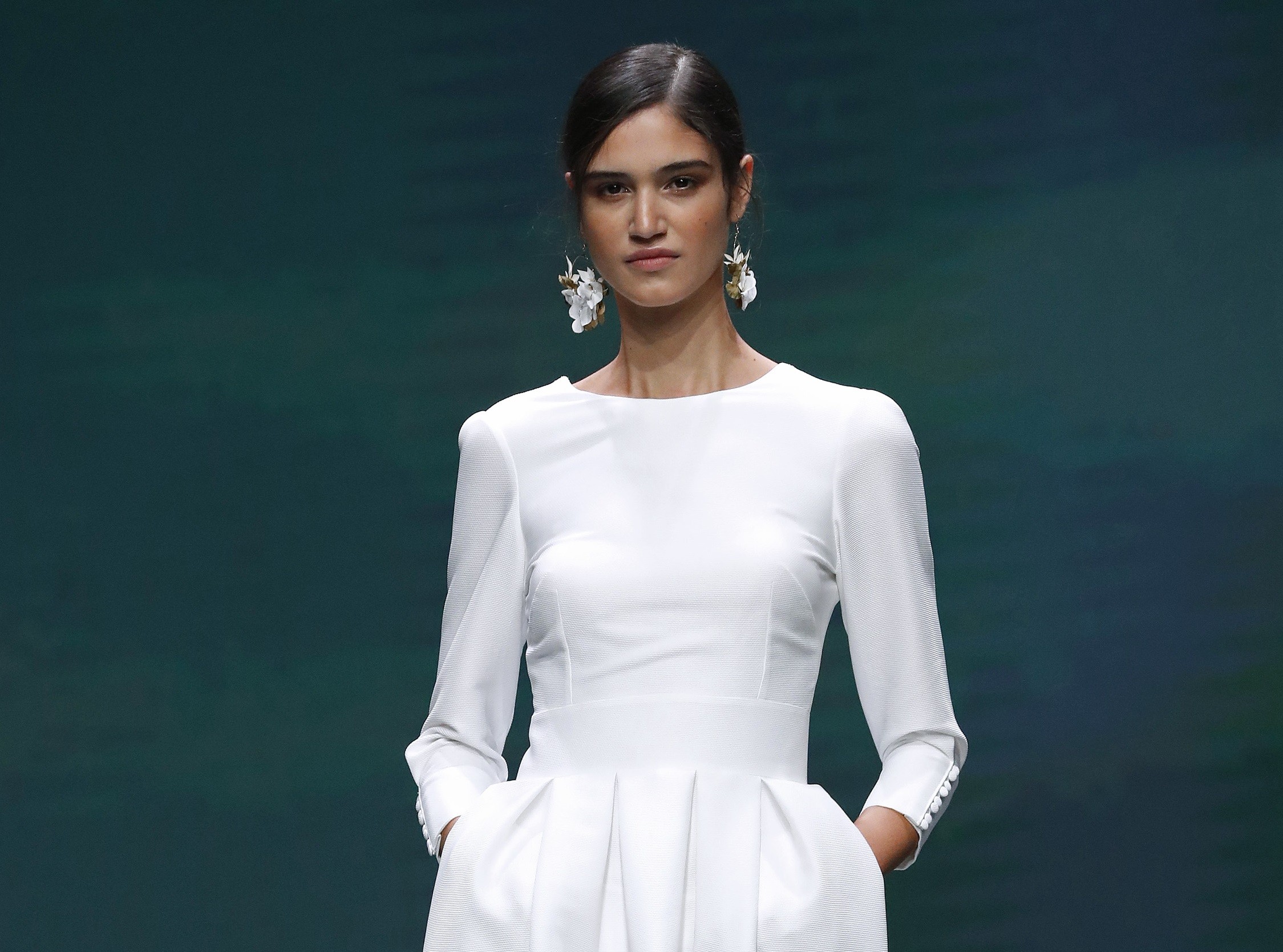 What wedding outfit suits the minimalist woman? Here are 4 editorial picks