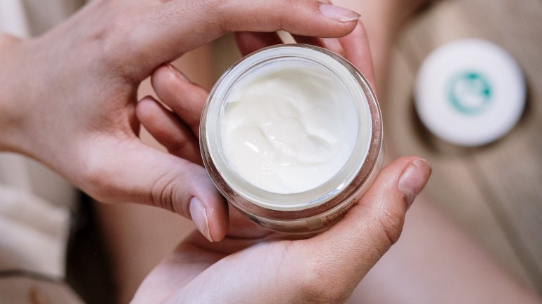 Do you feel a sticky residue on your skin after using moisturizer and your skin is glowing? You should definitely change your skin care products!