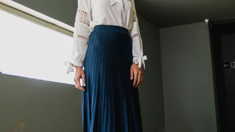 6 trendy skirts for fall in minimalist style