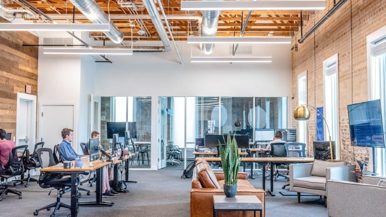 How to dress for the office during hot weather?